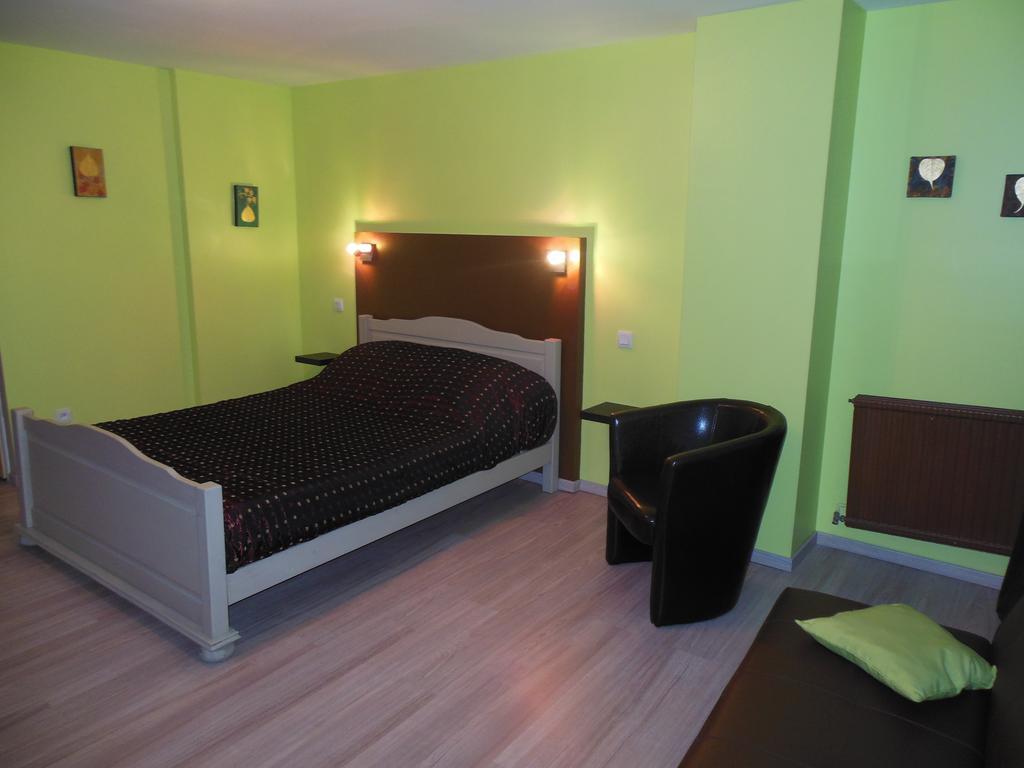 Bed and Breakfast La Chaumiere Seyne Exterior foto